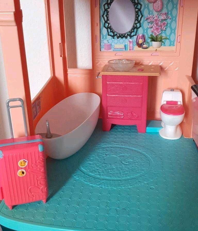 Barbie Möbel , Puppen und Zubehör in Sereetz
