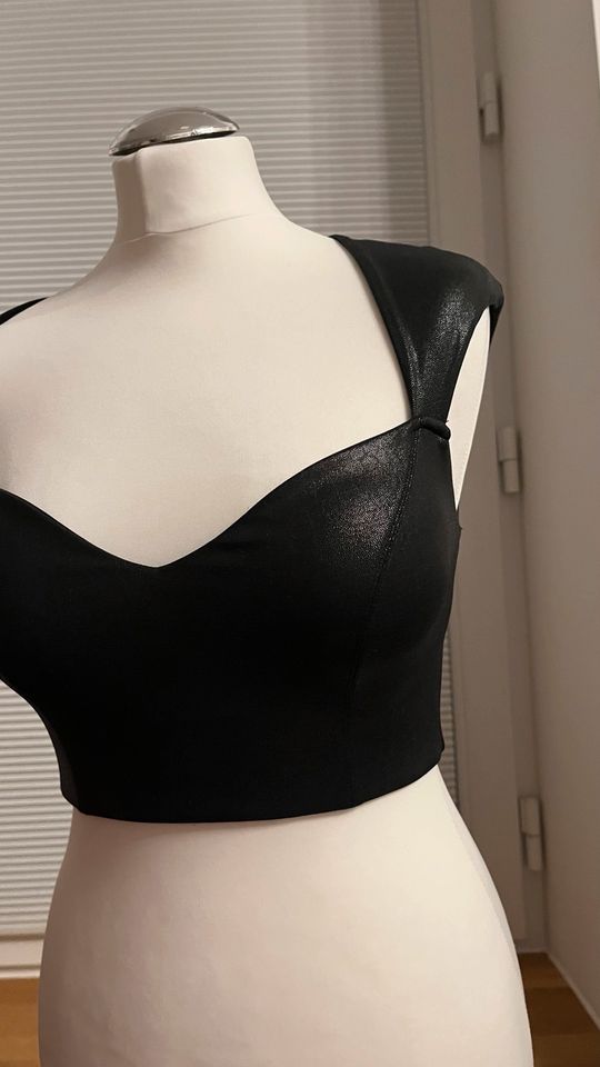 WISKII: Elegantes Kunstleder Fitness BH-Top Gr. M, neu in Köln