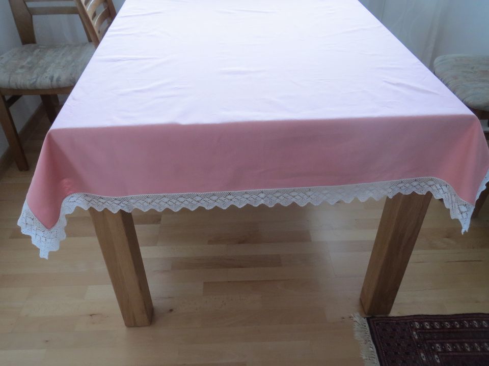 Tischdecke mit geklöppelter Spitze in Reutlingen