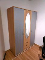 Schrank Kleiderschrank mit Kleiderstange mit Spiegel 130 - 140 cm Hessen - Gießen Vorschau