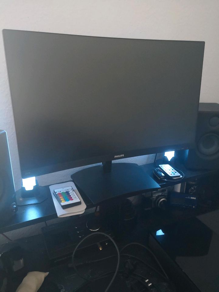 Phillips 24 Zoll gaming Curved Monitor in Dreieich