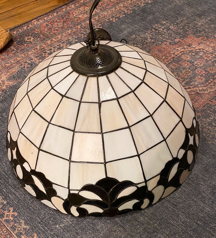 Tiffany Lampe, original antik, 50 cm, weiß/grün/ lila in Brandenburg -  Falkensee | Lampen gebraucht kaufen | eBay Kleinanzeigen ist jetzt  Kleinanzeigen