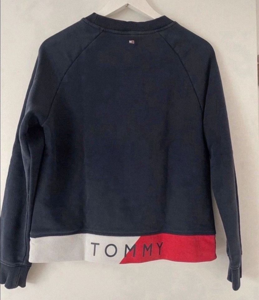 Neuwertiger Pullover von Tommy Hilfiger in Größe S in Freigericht