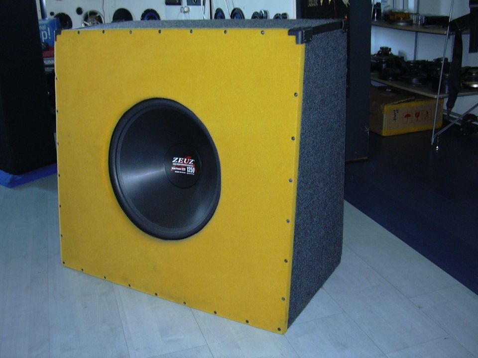 46er Subwoofer im Gehäuse 500 Watt in Remscheid