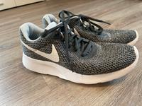 Nike Damenschuhe Grau weiß Niedersachsen - Wölpinghausen Vorschau