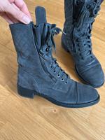 Chanel Biker Boots Schnüstiefel Gr. 39 €1200 Berlin - Wilmersdorf Vorschau