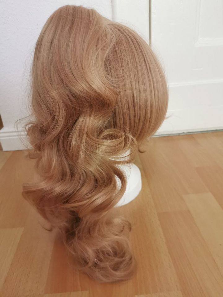 Perücke Wig Zöpfe Braun Cosplay in Berlin