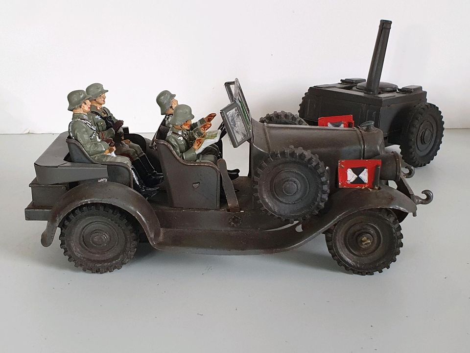 Hausser Elastolin Kübelwagen Uhrwerk Figur Blechspielzeug Militär in Magdeburg