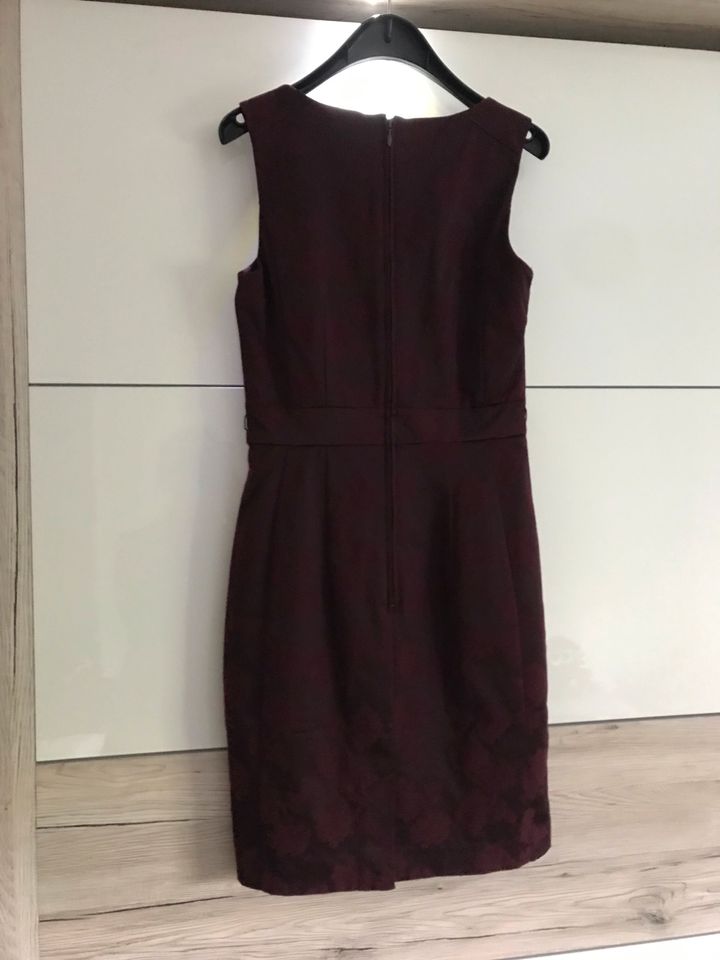 Etuikleid Festliches Kleid Bordeaux Größe 36 Damen in Leipzig