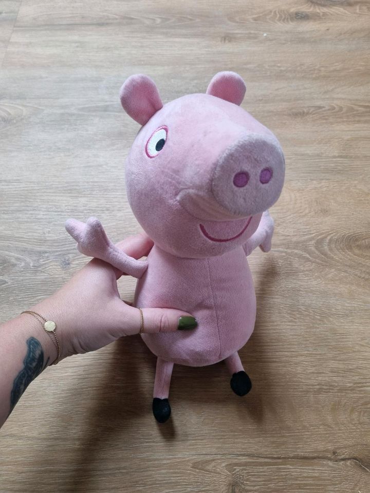 Peppa Wutz Kuscheltier mit Sound Plüschtier in Breitenberg