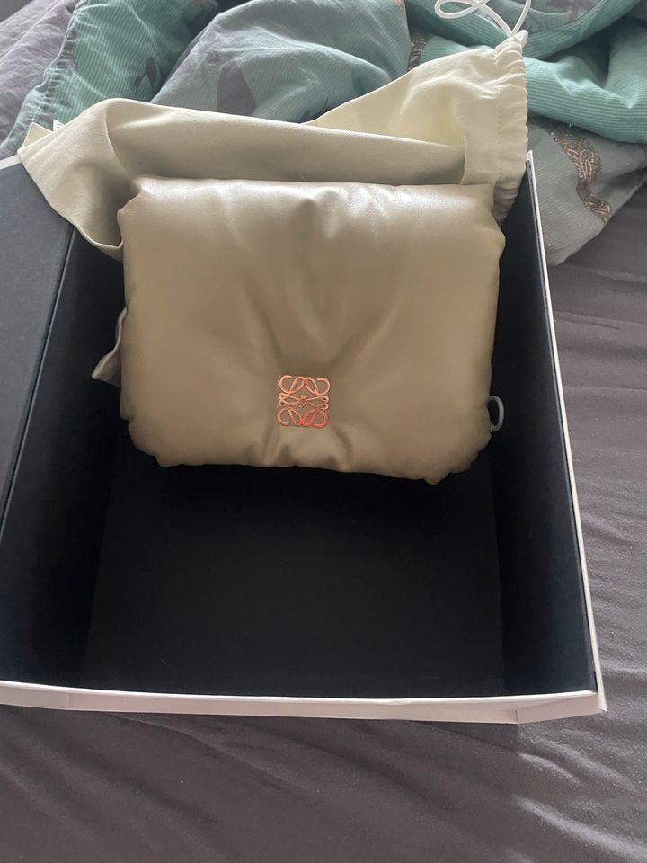 Löwe Tasche Goya Puffer Bag grün Neupreis 2600€ in Hamburg