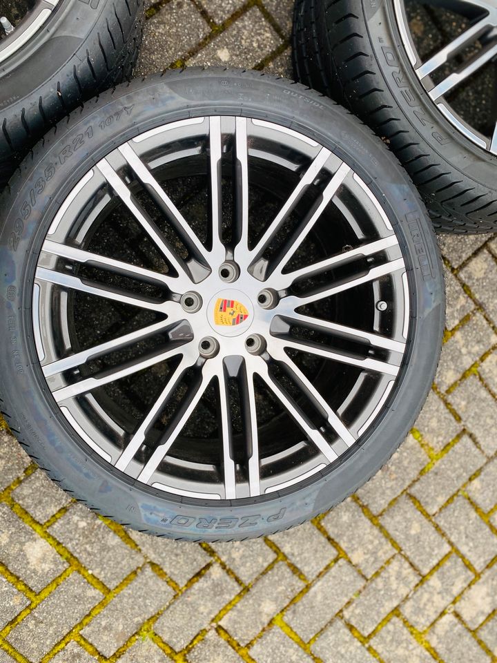 Porsche Cayenne 295/35R21 , 7P5601025AE in Merzig