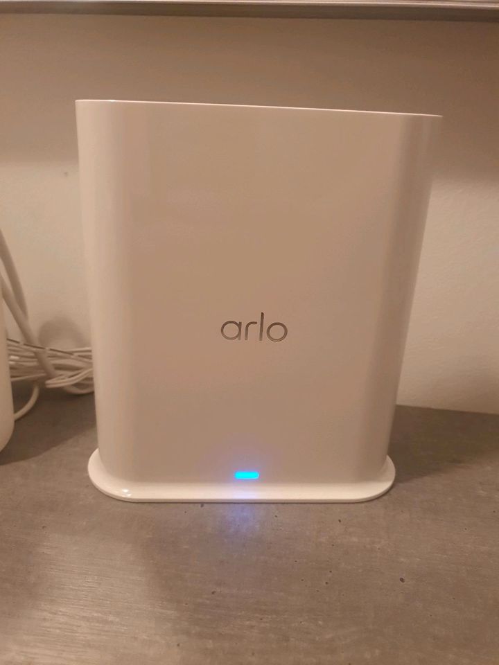 Arlo Smart hub überwachungskamera in Mallersdorf-Pfaffenberg