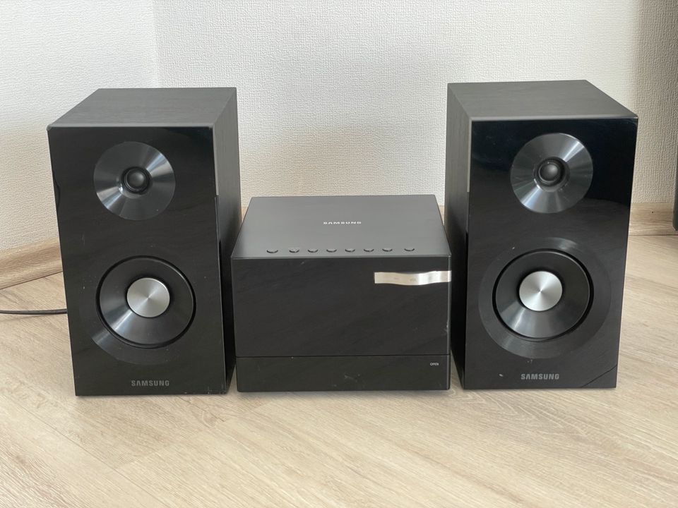 Samsung Micro Stereo HiFi Musikanlage MM-E320 CD USB AUX Radio in Schloß Holte-Stukenbrock