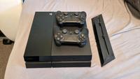 Playstation 4 inkl. 2 × Controller & Standfuß - TOP gepflegt Berlin - Tempelhof Vorschau