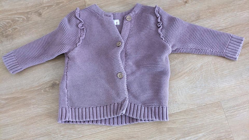 Strickjacke Größe 62/68 für 1,50 in Durmersheim