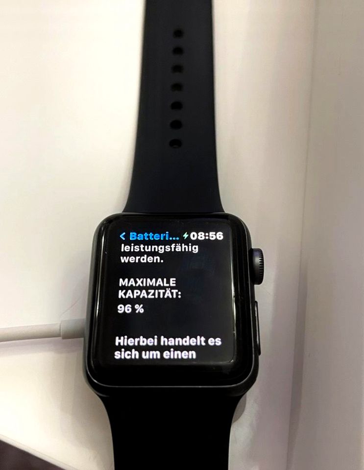Apple Watch Series 3 (38 mm) inkl. Space grey StainlessSteel Band in Landshut