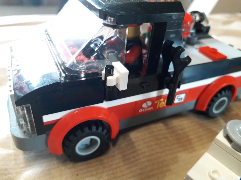 Lego City 60084 Motorad Rennen Grand Prix mit viel Zubehör. in Windhagen