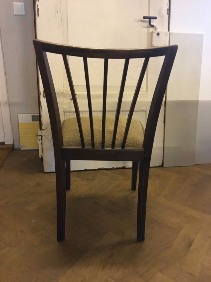 schöner alter Stuhl in Langendorf