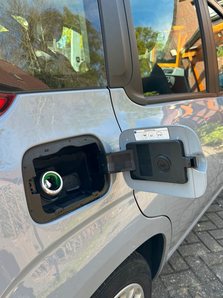 Fiat New Panda Easy -47660 km- GJR - Bj 2019 - Klima - PPS hinten in Bremen