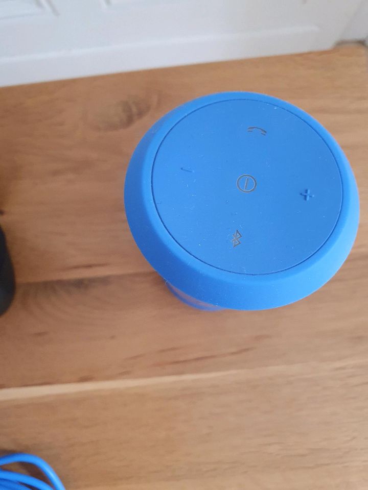 JBL Flip 2 blau inkl. Hülle und Ladekabel in Bonn