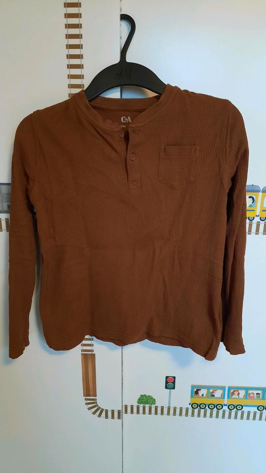 C&A rostbraunes Henley Langarmshirt  Gr.140 in Frankenthal (Pfalz)