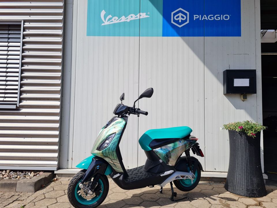 Piaggio 1 Feng Chen Wang * Sondermodell *Sofort verfügbar in Hamburg