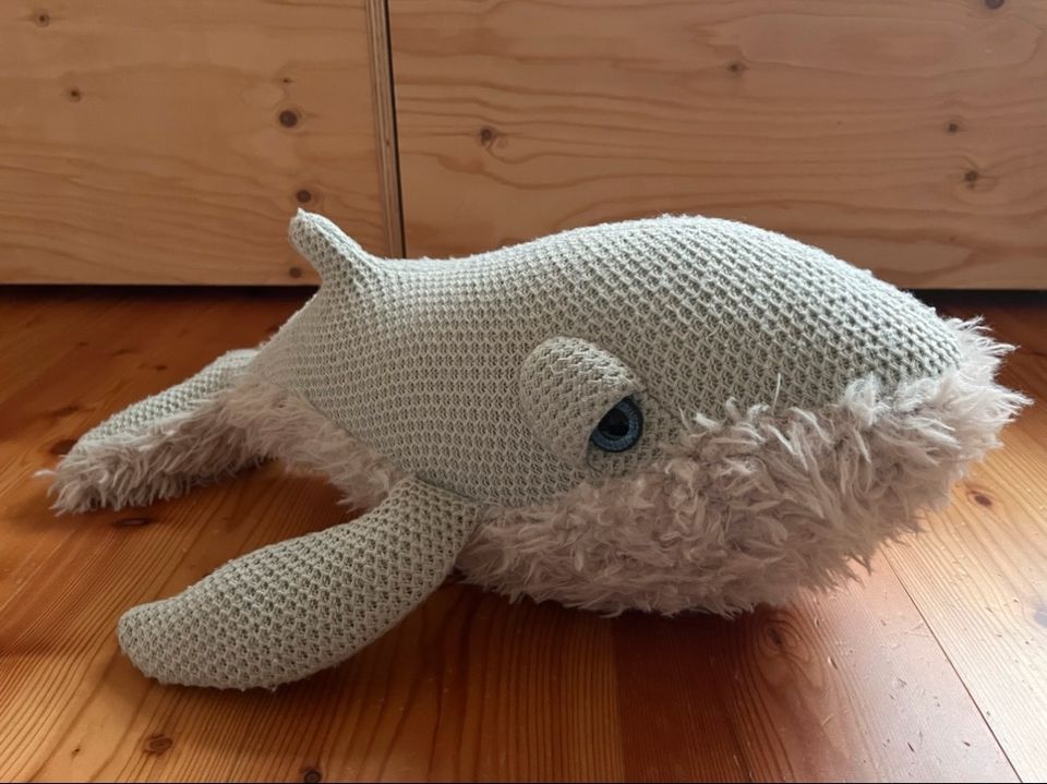 Big Stuffed Wal in Krempe