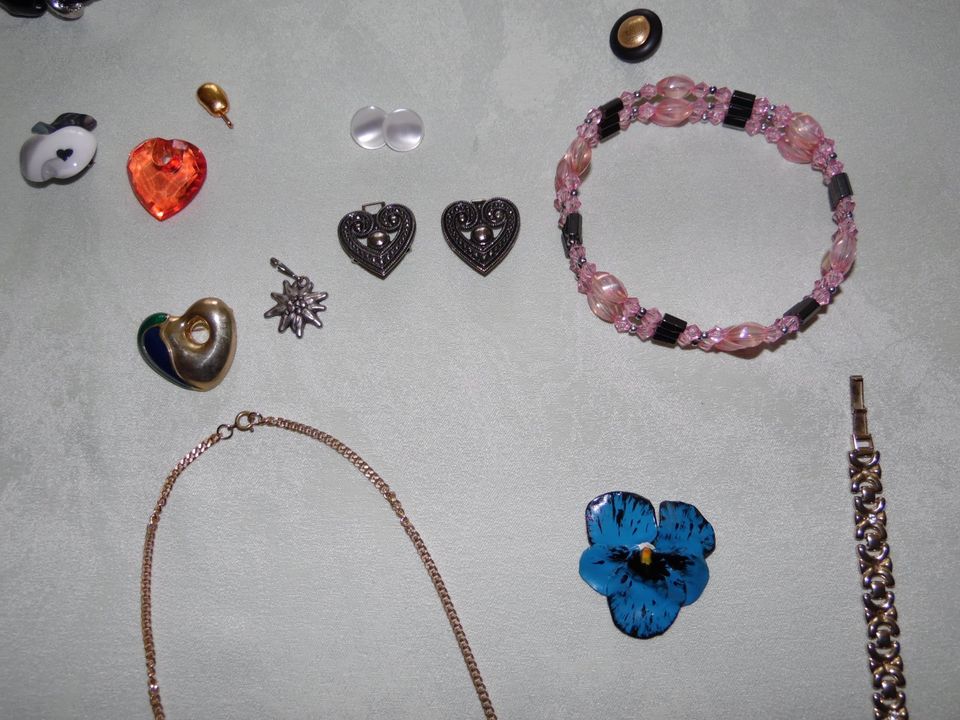 Modeschmuck, Ketten, Armband, Anhänger, Uhren, Steine, usw. in Nürnberg (Mittelfr)