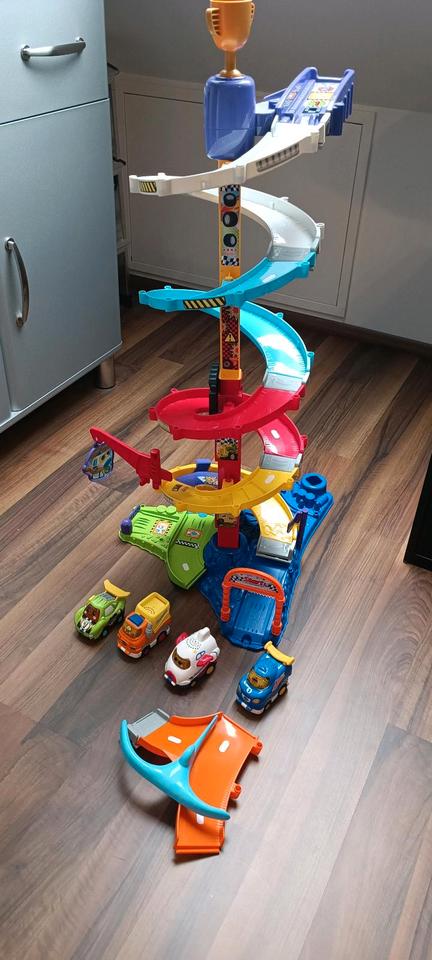 VTech - Tut Tut Baby Flitzer - 2-in-1-Turboturm mit 4 Fahrzeugen in Weilheim i.OB