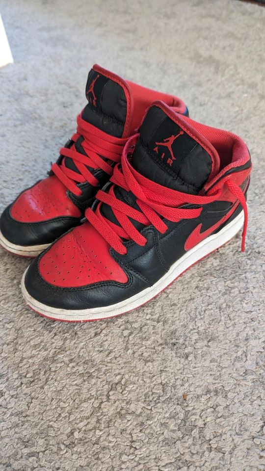 Nike Air Jordan 1 Mid Gr. 37,5 getragen in Schwülper