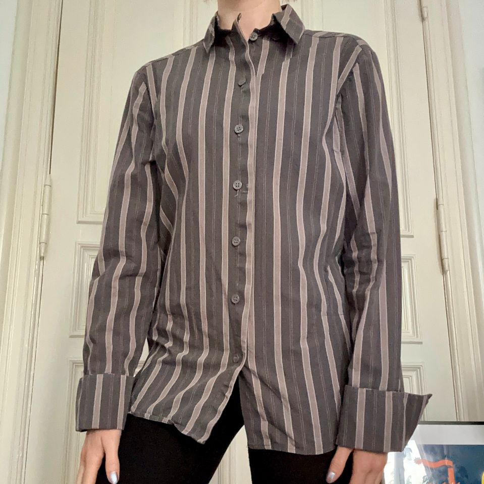 Vintage Bluse / Hemd mit Steifen in grau / weiß / rosa in 34/36 in Berlin