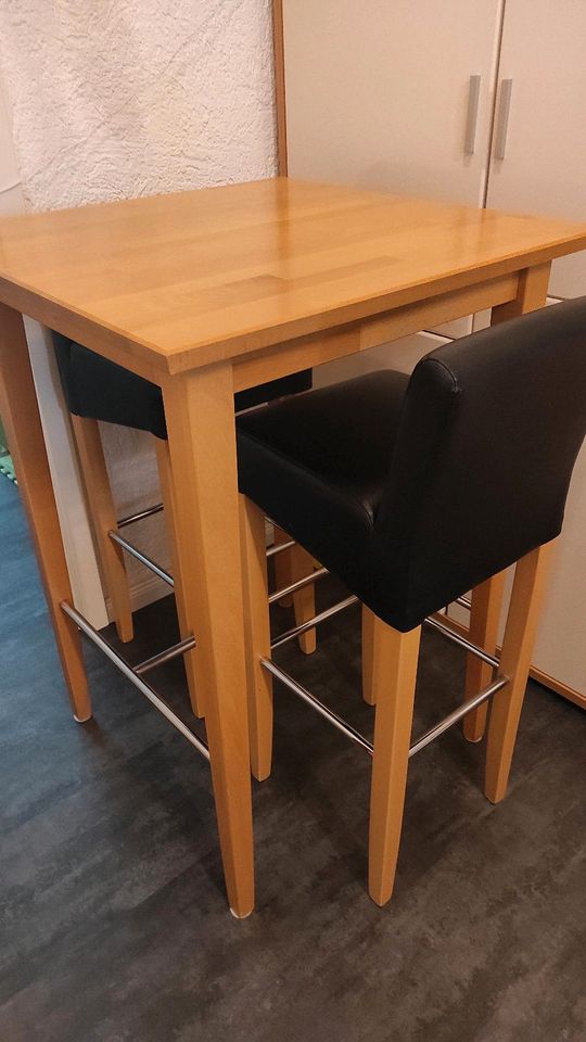 Bistro-Tisch mit zwei passenden Stühlen in Ludwigshafen
