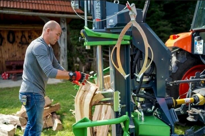 Holzspalter Robust R20EK, Zapfwelle und Elektroantrieb in Häg-Ehrsberg