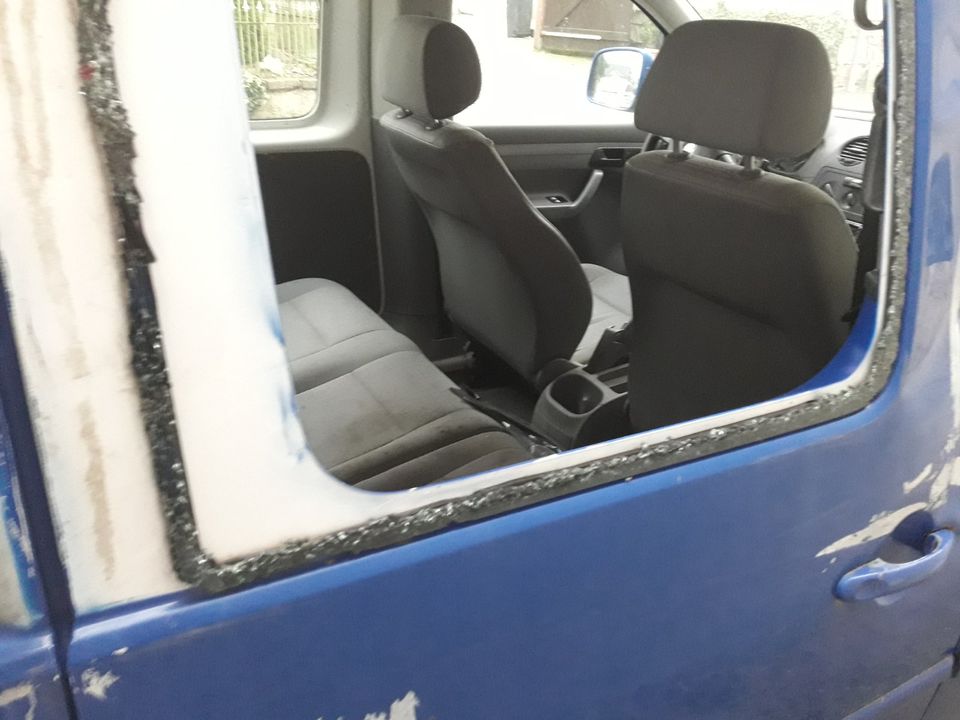 VW Caddy mit Seitenschaden/Glasschaden Motor sonst ok in Frohburg