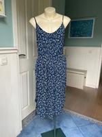 Legeres H&M Sommerkleid Strandkleid tailliert geblümt Berlin - Charlottenburg Vorschau