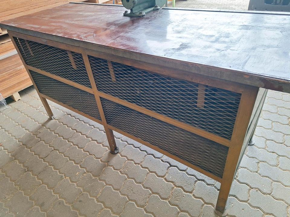 Loft Werkbank Industrie Shabby Schraubstock Werkzeug in Thalmässing