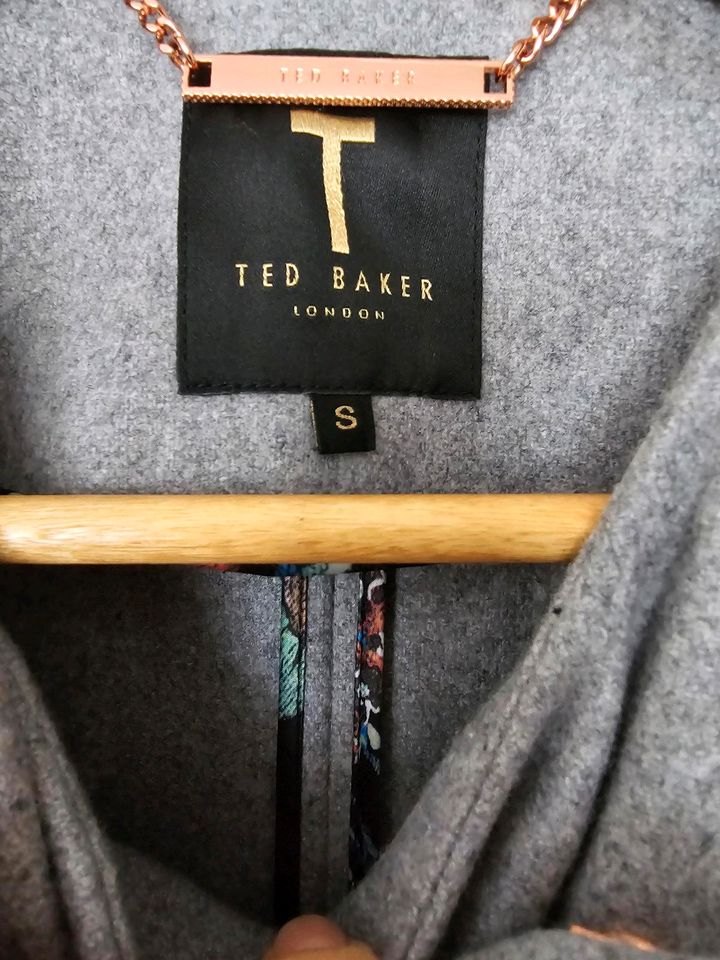 Ted Baker Poncho in München