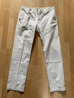 Burberry Herren Jeans weiß Gr. 34 Neuwertig Original Kr. München - Neubiberg Vorschau