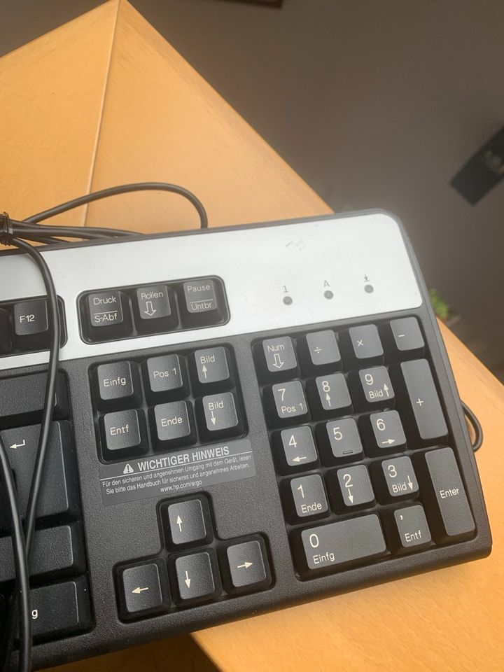 HP PC Tastatur mit USB-Anschluss technisch ok in Saerbeck