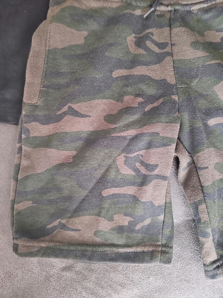 Kurze Hosen Jogginghose Camouflage Schwarz Gr. 134 140 in Hamburg