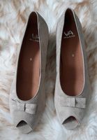 ViaMilano Echtleder Peeptoes Pumps beige/gold Gr. 42 NEU Sachsen - Crimmitschau Vorschau