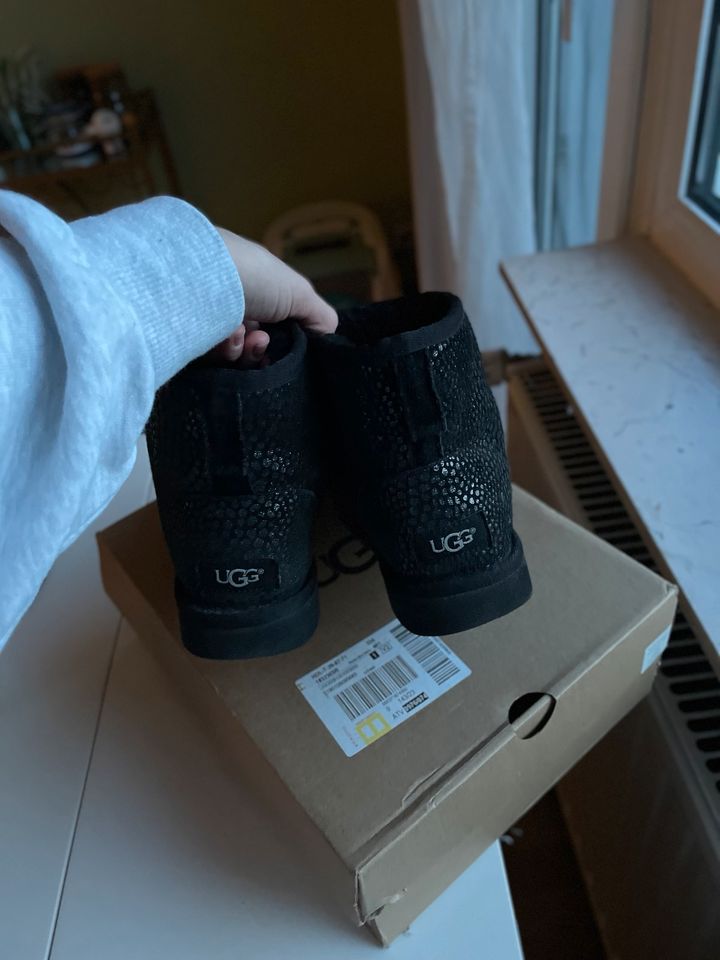 UGG Mini schwarz gr. 38 in Dortmund