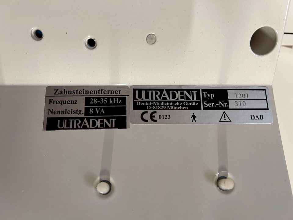 Ultradent U 1301 Behandlungseinheit Zahnarztstuhl in Marienberg