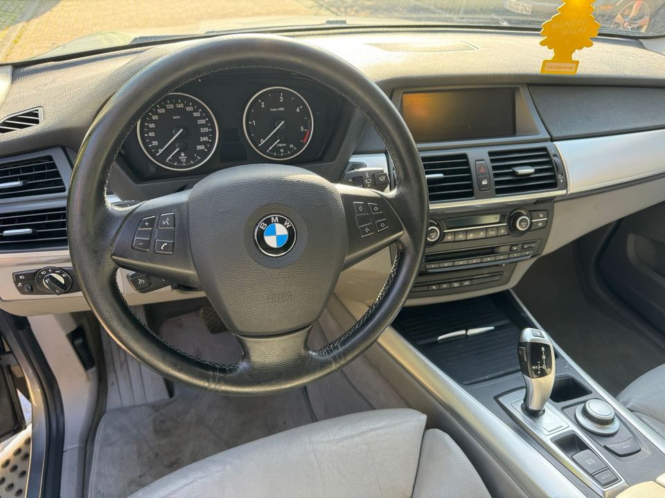 BMW X5 3.0d xDrive Sportpaket•Leder•Navi•Xenon•TV•TÜV Neu•20 Zoll in Stade