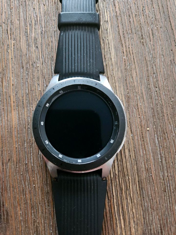 Samsung Galaxy watch 4 46mm Silber in Berlin