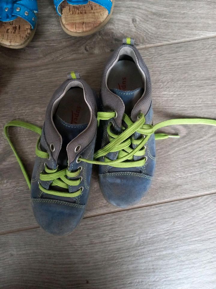 Schuhe gr 26 2, 5  Euro in Stemmern