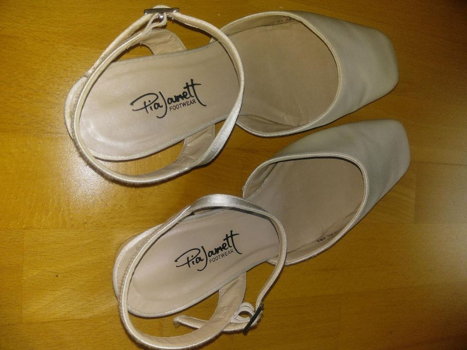 Brautschuhe von Pia Jarrett, Gr. 38.5 in Werl