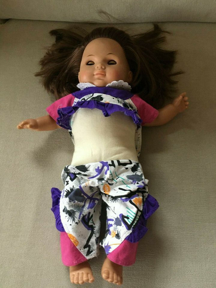Puppe Lissi Doll, dunkle Haare, weicher Puppenkörper, Schlafaugen in Kulmbach