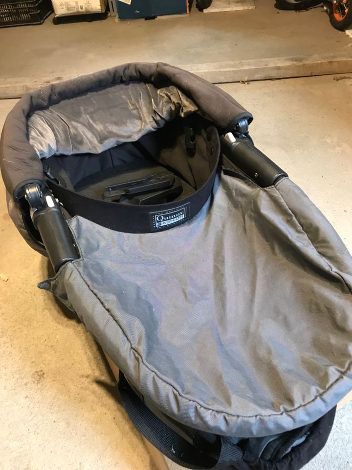 Quinny Babywanne für Kinderwagen Maxi Cosi Mura in Meuselwitz